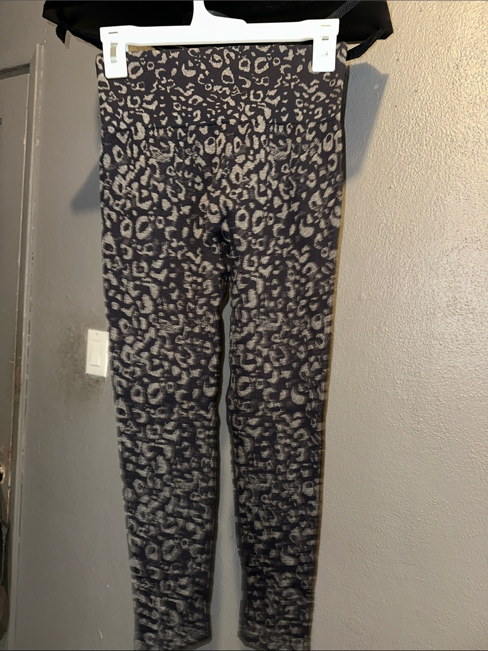 Women Leopard Print Leggings - Black and Gray